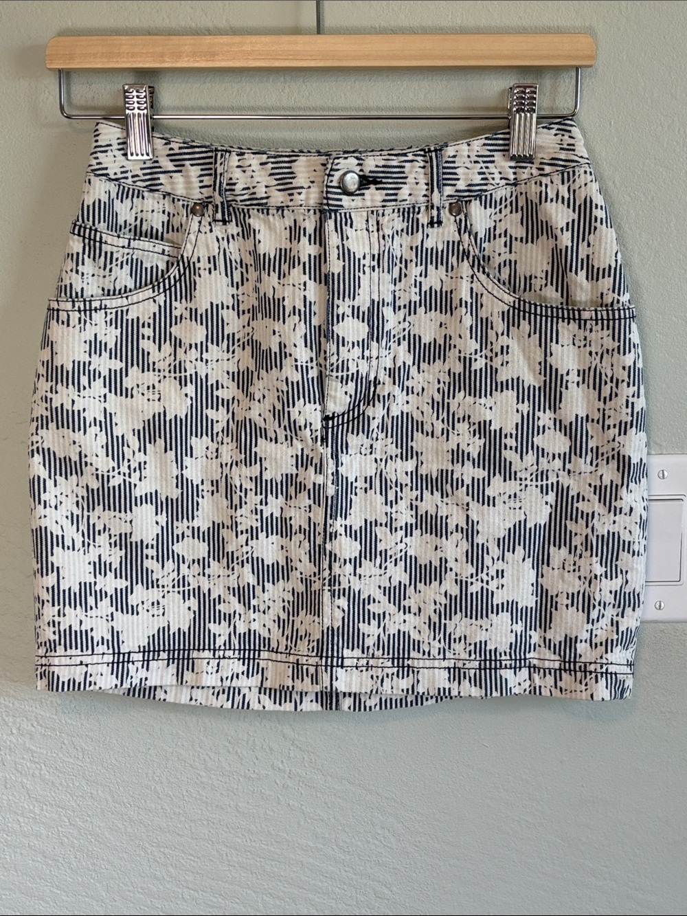 Bundle 2/$30! BDG White and Navy Printed Mini Skirt Floral Cute